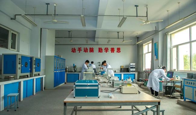 万荣县第一高级职业中学(万荣县职教中心)大门
