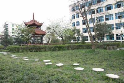 成都市财政贸易学校校园