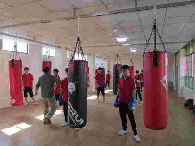 广安康泉文武学校校园