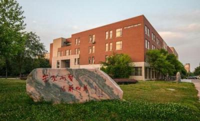 成都外国语专业学校校园
