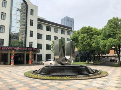 成都外国语专业学校校园