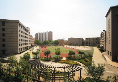 东兴区东方科技职业技术学校田径场