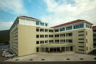 华蓥职业技术学校教学楼