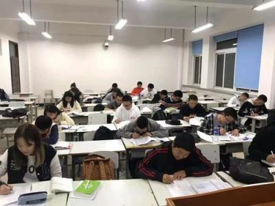 机械电子职业技术学校自习室