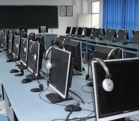 **嘉陵工业股份有限公司(集团)技工学校机房