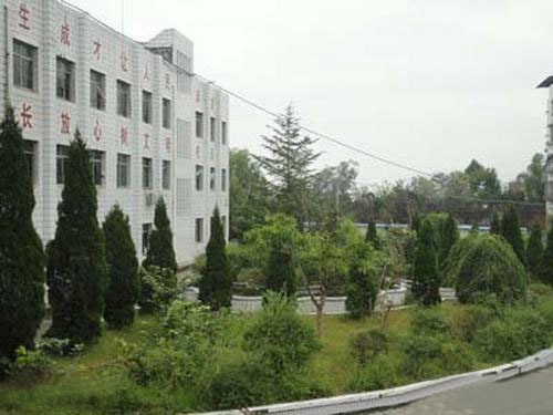 巴中市巴州区化成职业中学校