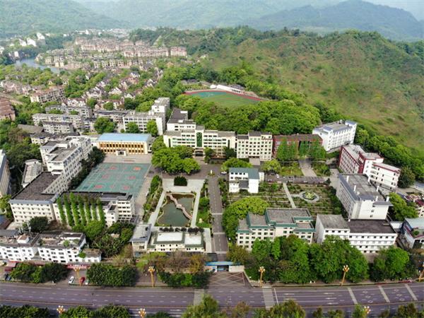 四川省食品药品学校好吗?
