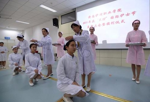 成都3+2护理专业介绍及招生简章 成都3+2护理专业介绍及招生简章