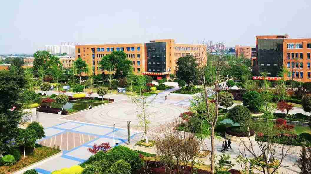 成都高铁专业学校