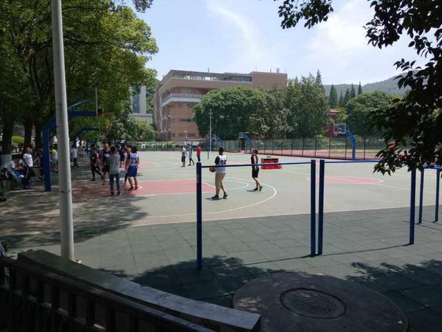 初中生毕业读什么学校 初中生毕业读什么学校