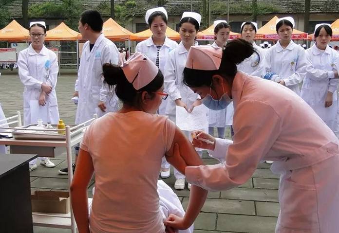 四川省护理专业学院哪个好呢 四川省护理专业学院哪个好呢