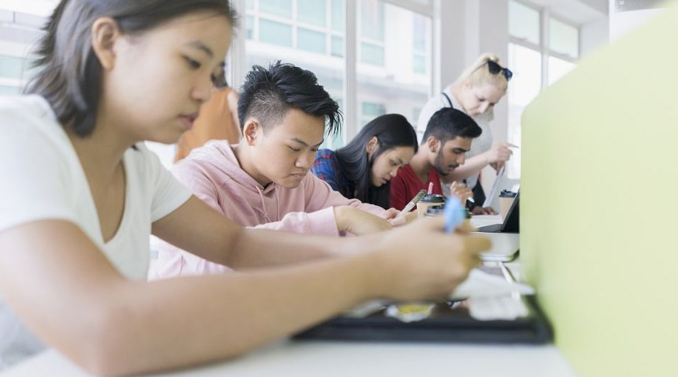 现在初中毕业女生学什么专业好 现在初中毕业女生学什么专业好