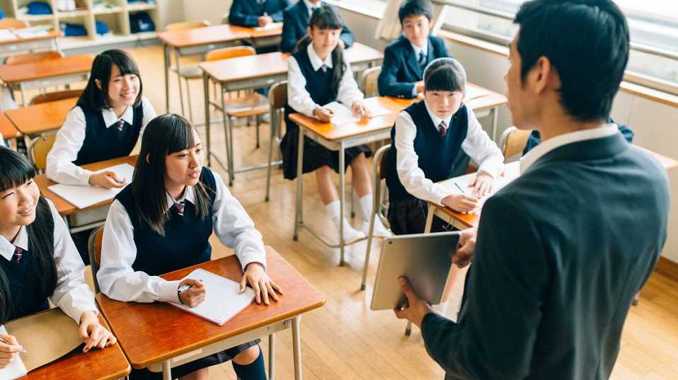 初中毕业女生适合学什么专业好找工作