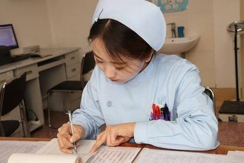 成都有哪些护士学校 成都有哪些护士学校