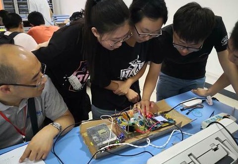 初中毕业男孩学什么技能好 初中毕业男孩学什么技能好
