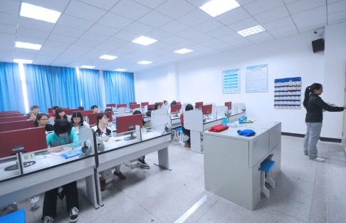 男孩初中毕业学什么好 男孩初中毕业学什么好