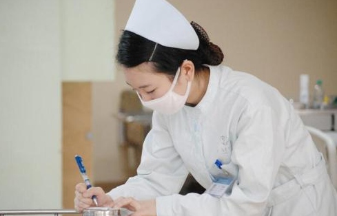 成都护理职业技术学校学费多少钱 成都护理职业技术学校学费多少钱