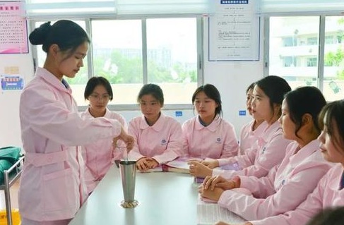 成都有哪些卫校是初中生读的 成都有哪些卫校是初中生读的