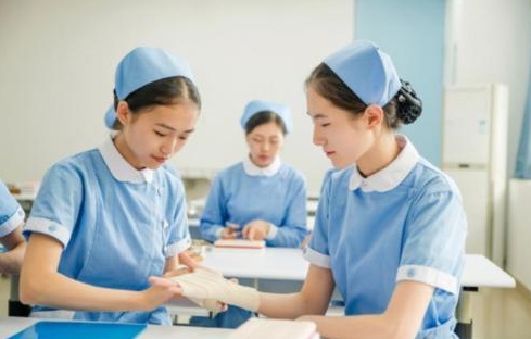 成都卫校学费是多少
