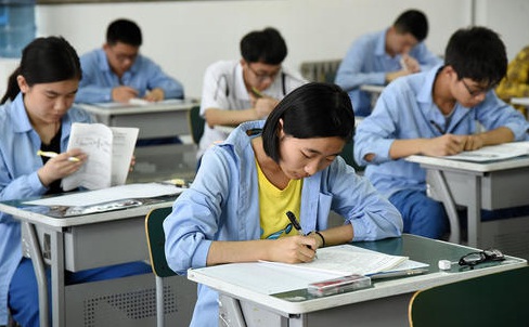 初中生中考没考好可以选择复读吗