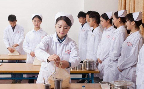 卫生学校2021年学费是多少钱 卫生学校2021年学费是多少钱