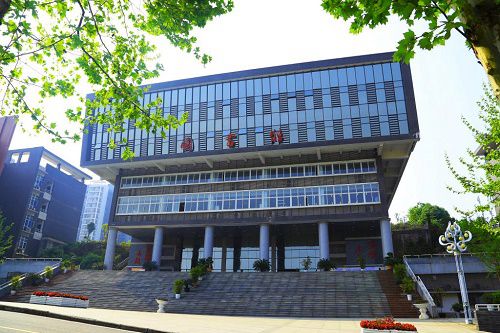 重庆医药高等专科学校学费多少钱 重庆医药高等专科学校学费多少钱