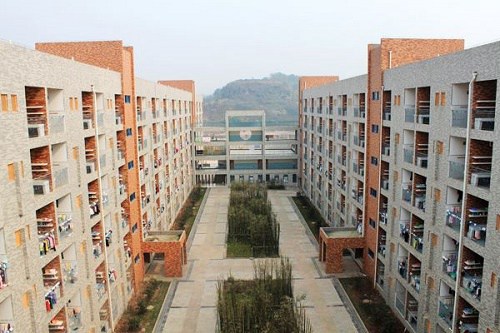 2021年重庆市医药学校五年制大专学费多少钱 2021年重庆市医药学校五年制大专学费多少钱