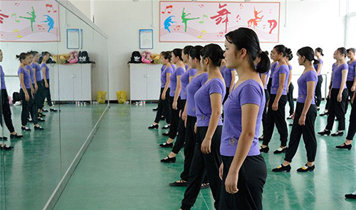 惠水中等职业学校(惠水职校)学前教育(幼师)专业形体课