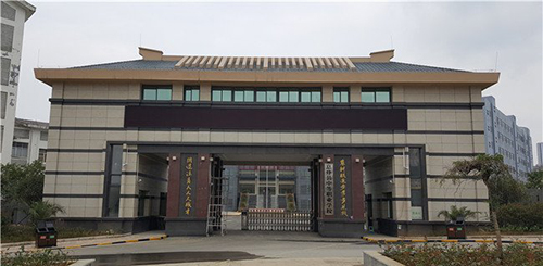 息烽县中等职业学校大门口