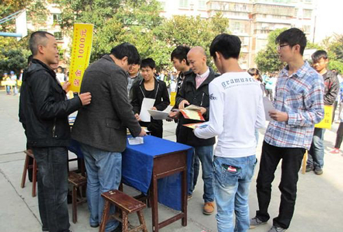 凯里市第一中等职业学校计算机专业获奖学生与指导老师合影2