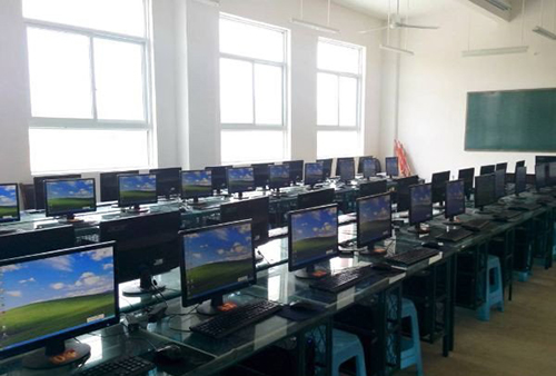 凯里市第一中等职业学校计算机实训机房