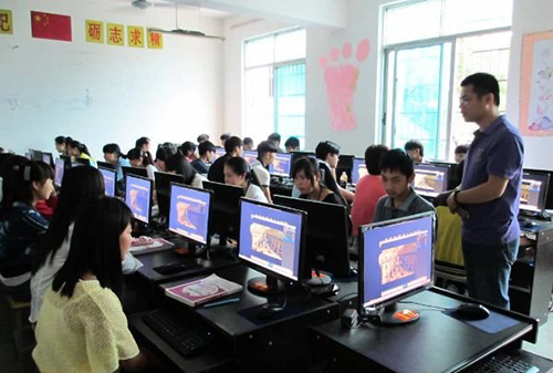 凯里市第一中等职业学校计算机专业学生上课情况