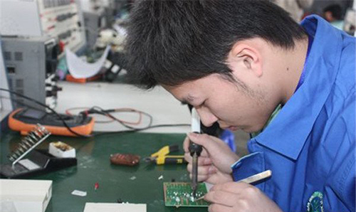 凯里市第一中等职业学校机电部电子焊接学习