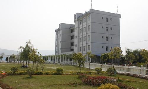 兴仁县民族职业技术学校校园风景 兴仁县民族职业技术学校校园风景